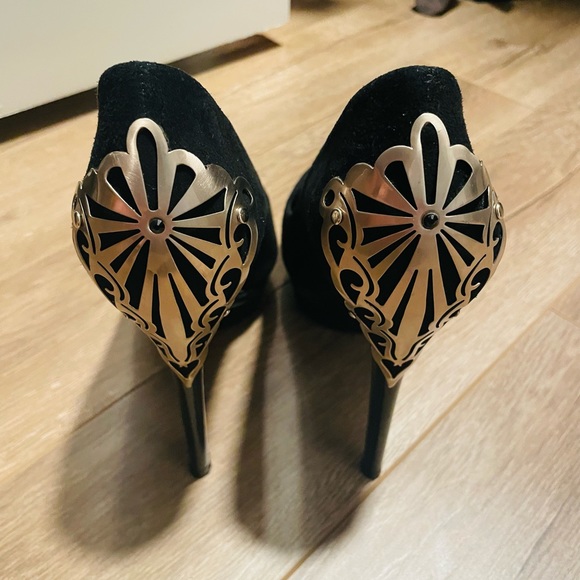 Heals - Picture 2 of 4